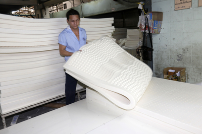 探访泰国乳胶厂，火眼金睛辨真假——兼谈旅途记忆的相片冲印